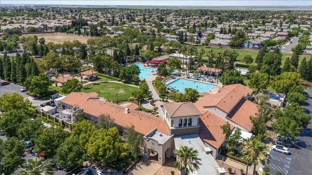 1902 Ivycrest Way, Sacramento, CA 95835