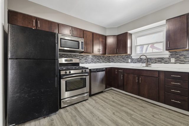 815 W 187th Street, Glenwood, IL 60425