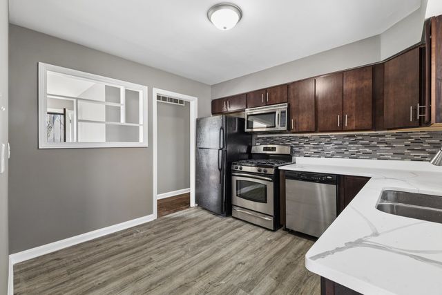 815 W 187th Street, Glenwood, IL 60425