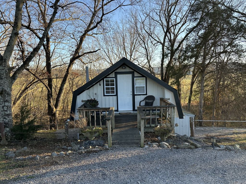 115 Hinshaw Ln, Cowan, TN 37318