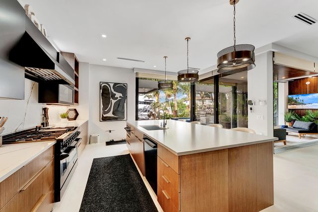 609 Poinciana Drive, Fort Lauderdale, FL 33301