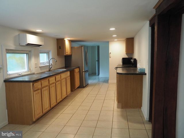 606 S MOUNTAIN RD, Dillsburg, PA 17019