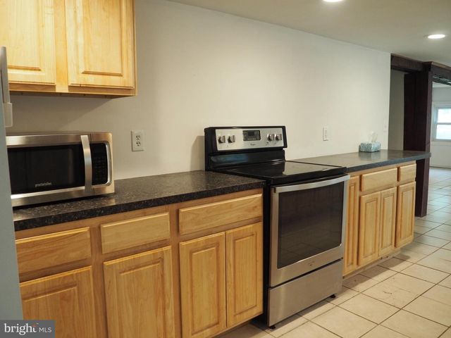 606 S MOUNTAIN RD, Dillsburg, PA 17019