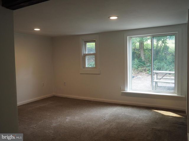 606 S MOUNTAIN RD, Dillsburg, PA 17019