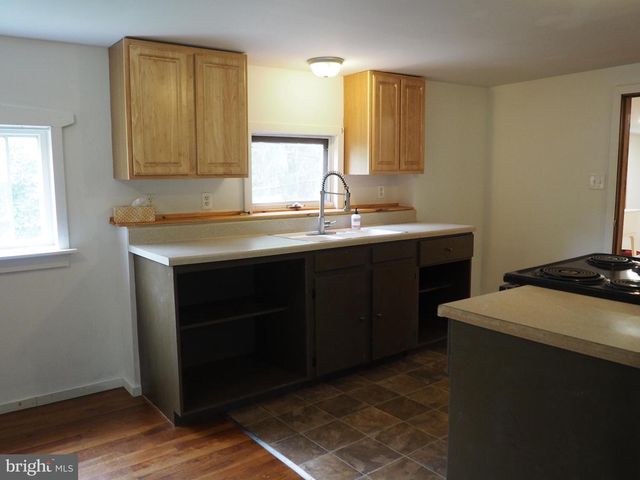 606 S MOUNTAIN RD, Dillsburg, PA 17019