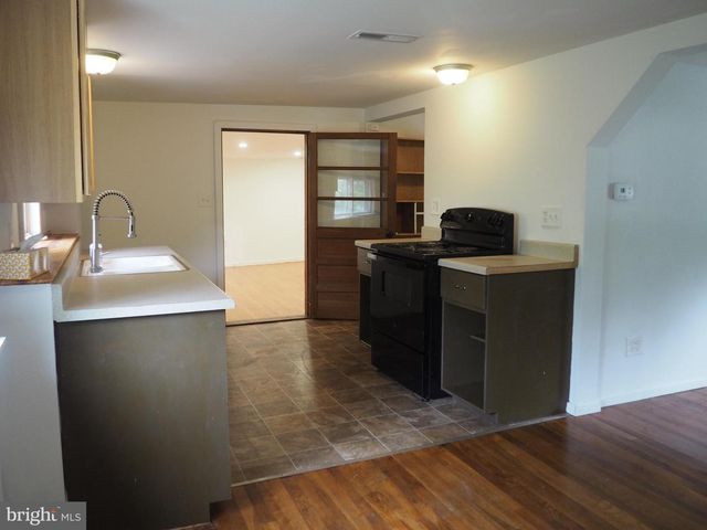 606 S MOUNTAIN RD, Dillsburg, PA 17019