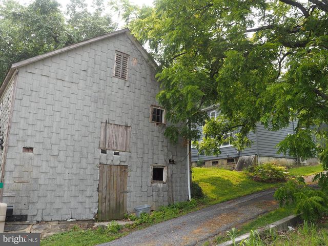 606 S MOUNTAIN RD, Dillsburg, PA 17019