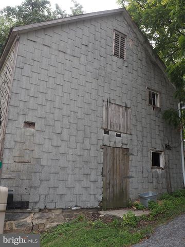 606 S MOUNTAIN RD, Dillsburg, PA 17019