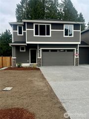 411 205th Street SW #A, Lynnwood, WA 98036