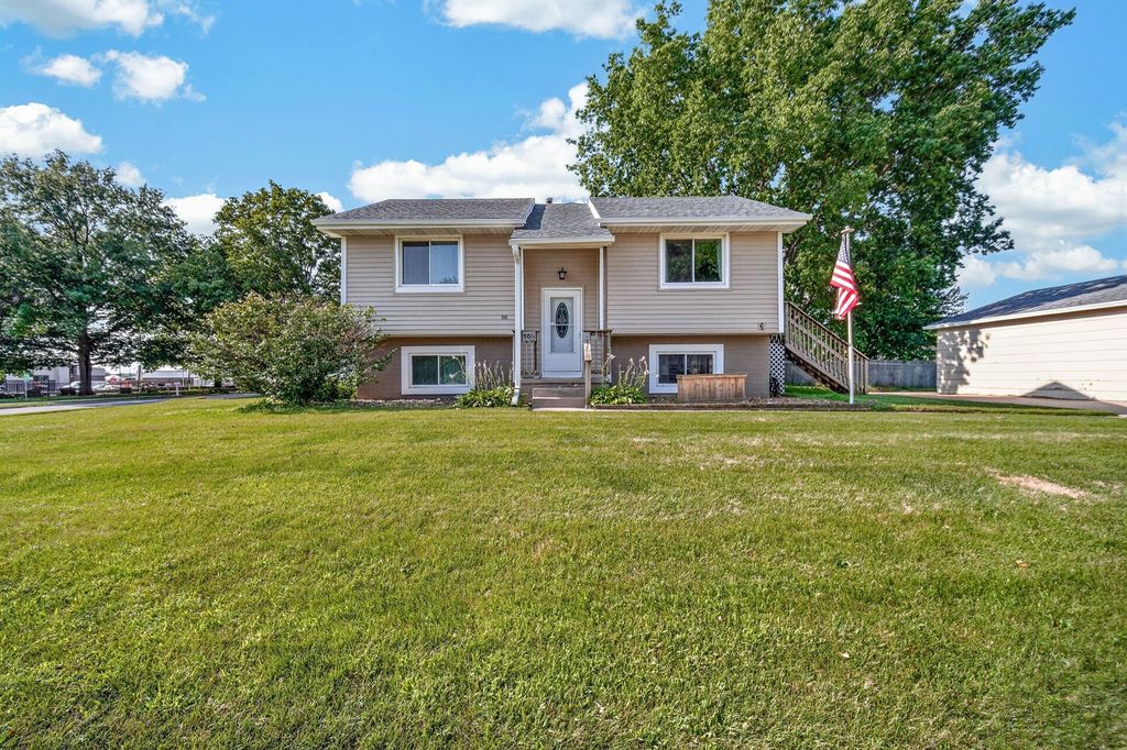 500 John Goodhue Drive, Carlisle, IA 50047