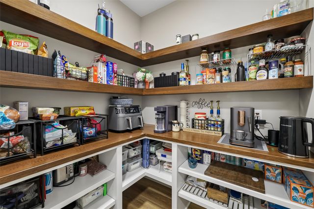 10415 Thorne Drive, West Des Moines, IA 50266