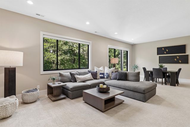 10415 Thorne Drive, West Des Moines, IA 50266