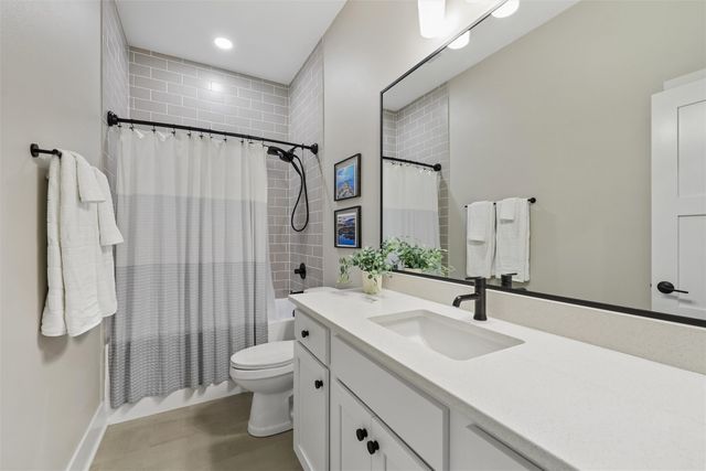 10415 Thorne Drive, West Des Moines, IA 50266