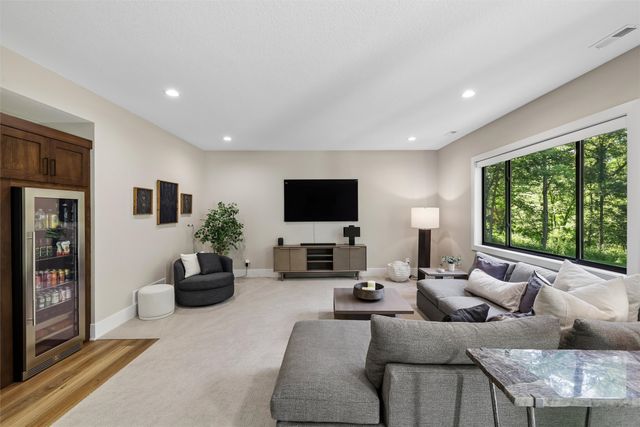 10415 Thorne Drive, West Des Moines, IA 50266