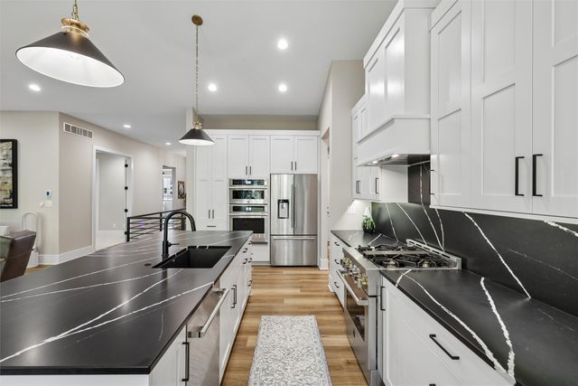 10415 Thorne Drive, West Des Moines, IA 50266