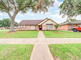 13526 Sherwood Street, Sugar Land, TX 77498
