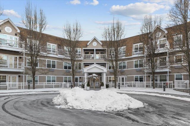 312 Sutton Drive 312, Mount Kisco, NY 10549