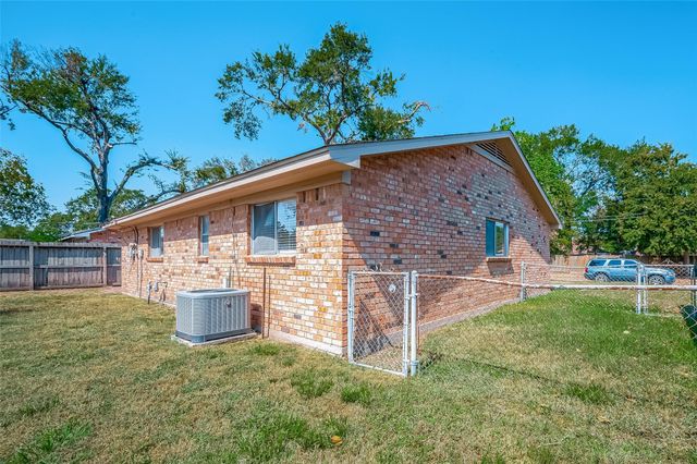 7027 Inkberry Drive, Houston, TX 77092