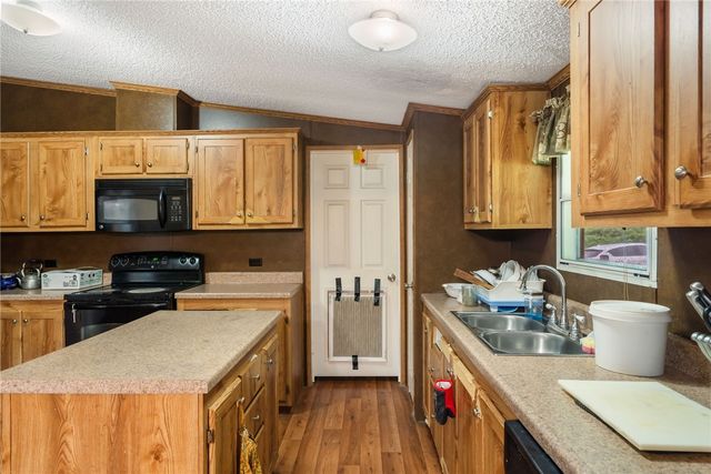 9383 Coker Road, Gentry, AR 72734