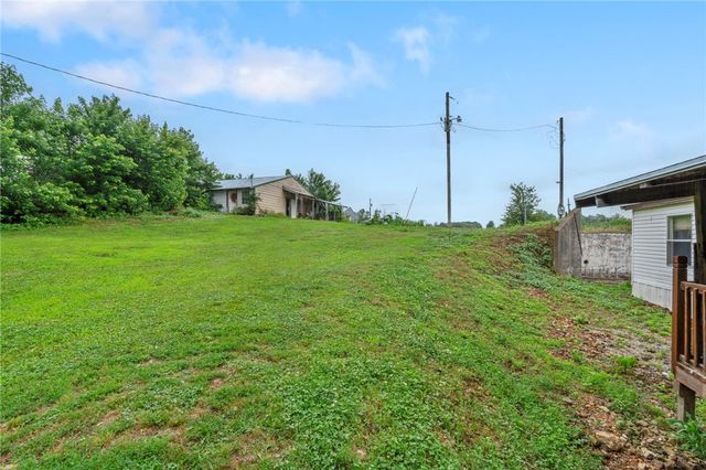 9383 Coker Road, Gentry, AR 72734