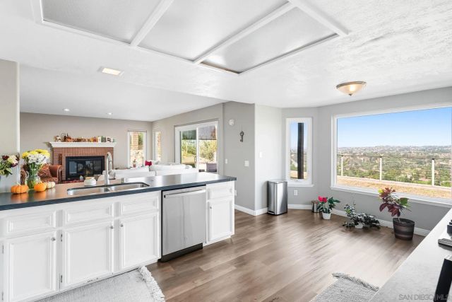 363 Surrey Dr, Bonita, CA 91902