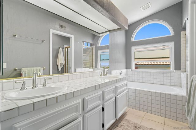 363 Surrey Dr, Bonita, CA 91902