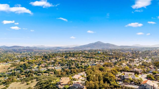 363 Surrey Dr, Bonita, CA 91902