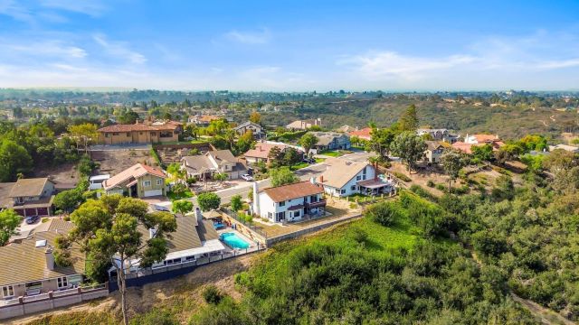 363 Surrey Dr, Bonita, CA 91902