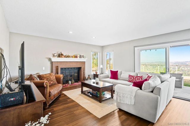 363 Surrey Dr, Bonita, CA 91902