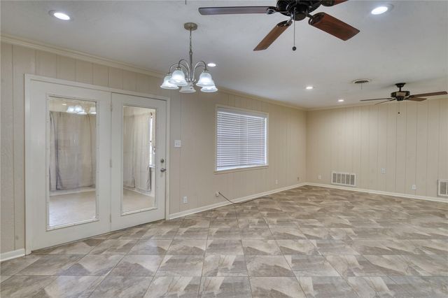102 West Marietta Street, Madisonville, TX 77864