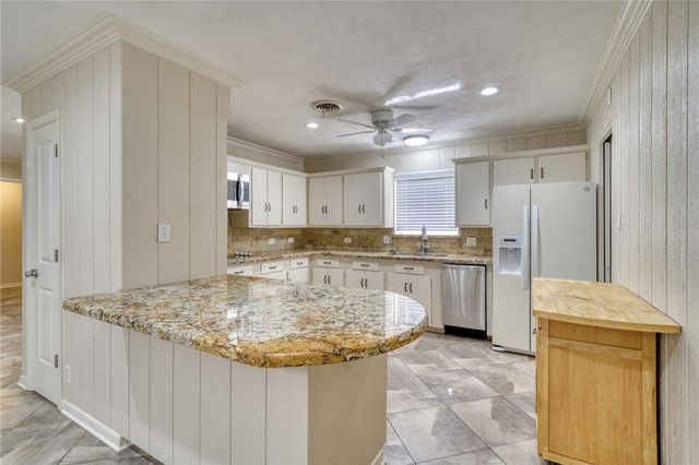 102 West Marietta Street, Madisonville, TX 77864