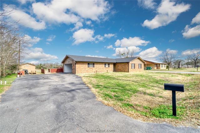 102 West Marietta Street, Madisonville, TX 77864