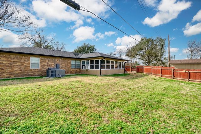 102 West Marietta Street, Madisonville, TX 77864