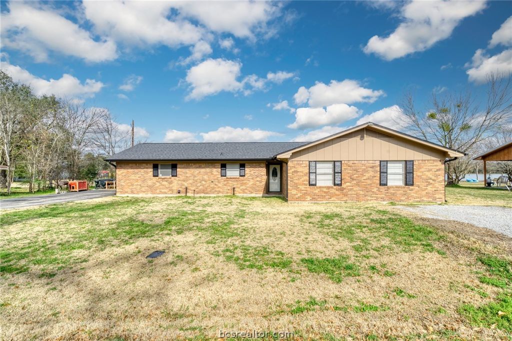 102 West Marietta Street, Madisonville, TX 77864