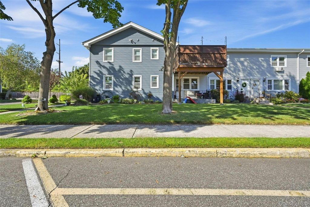 97 Cardinal lane 1b, Islip, NY 11751 — exterior
