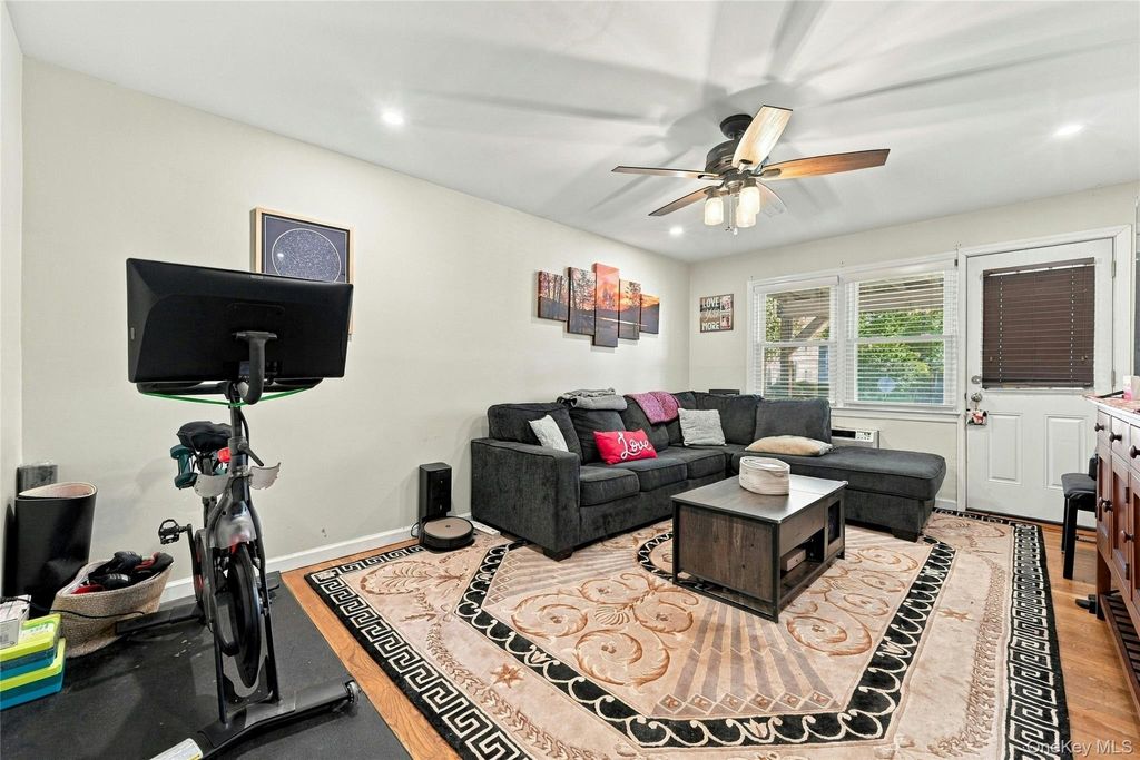 97 Cardinal lane 1b, Islip, NY 11751 — photo 3