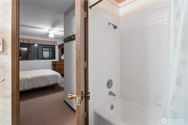 490 Pine Loch Sun Drive, Ronald, WA 98940