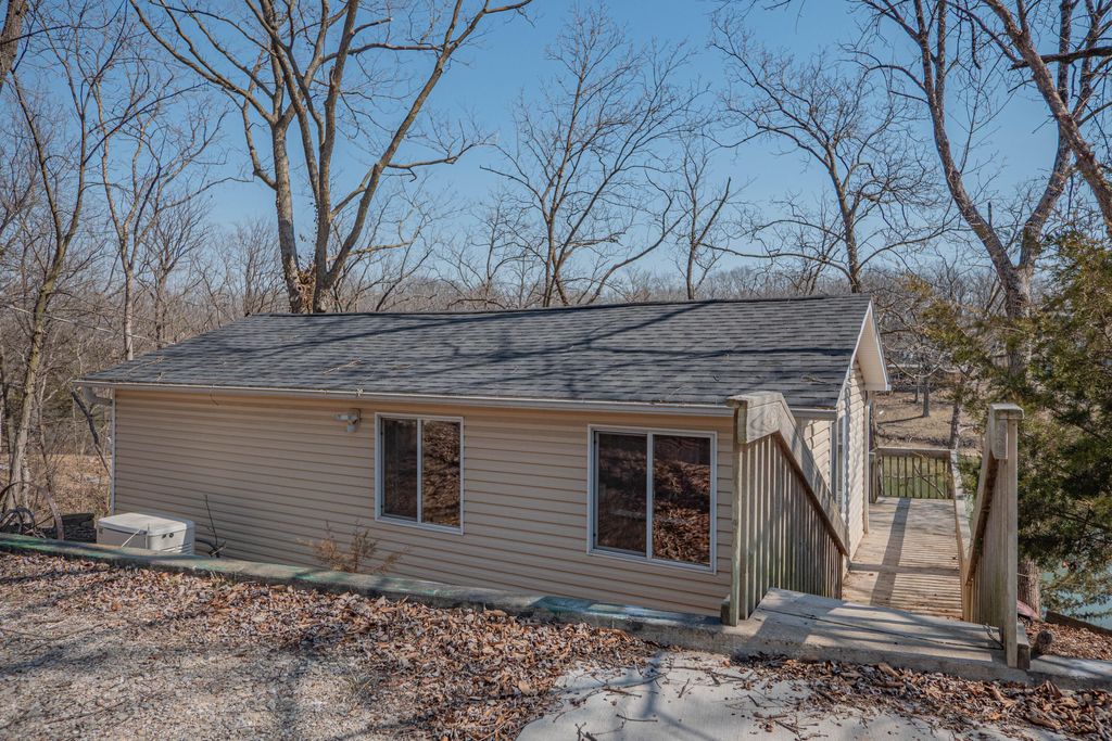 2303 PRIVATE ROAD 1336, Moberly, MO 65270