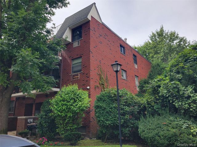 71-24 Sutton Place 3FL., Fresh Meadows, NY 11365