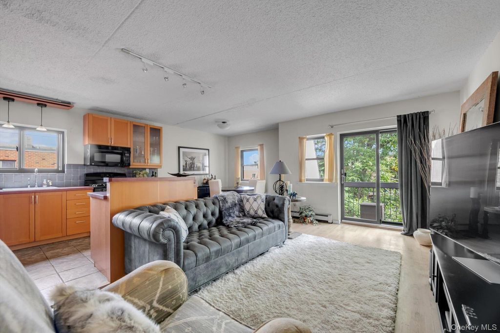 71-24 Sutton Place 3FL., Fresh Meadows, NY 11365 — photo 3
