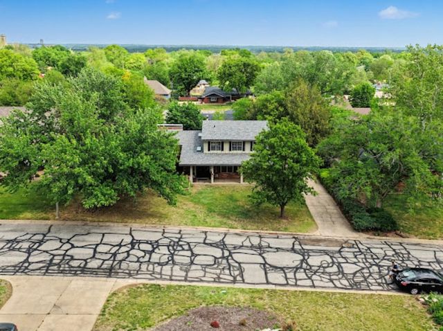 2211 Edgehill Rd., Salina, KS 67401