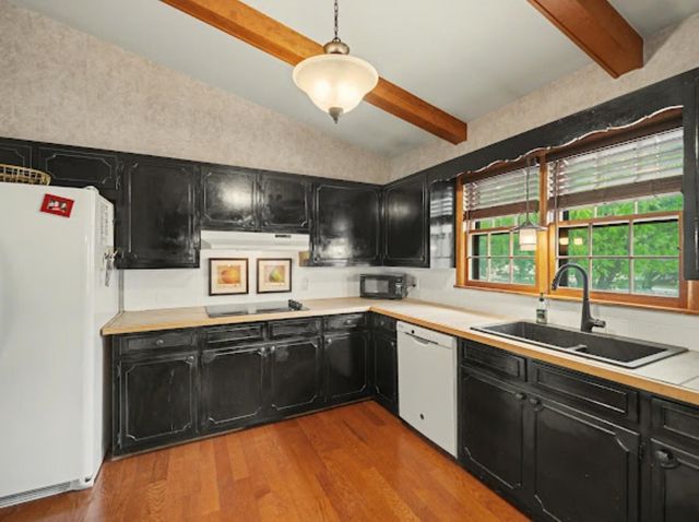 2211 Edgehill Rd., Salina, KS 67401