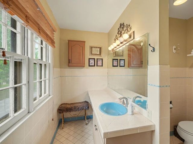 2211 Edgehill Rd., Salina, KS 67401