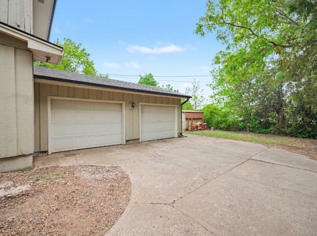 2211 Edgehill Rd., Salina, KS 67401