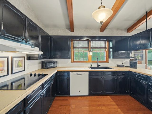 2211 Edgehill Rd., Salina, KS 67401