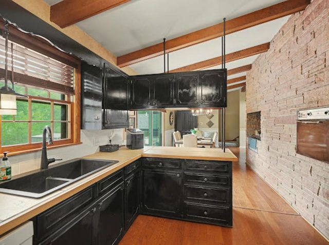 2211 Edgehill Rd., Salina, KS 67401