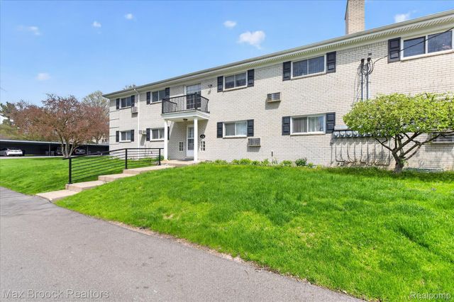 100 W Hickory Grove Road G7, Bloomfield Hills, MI 48304