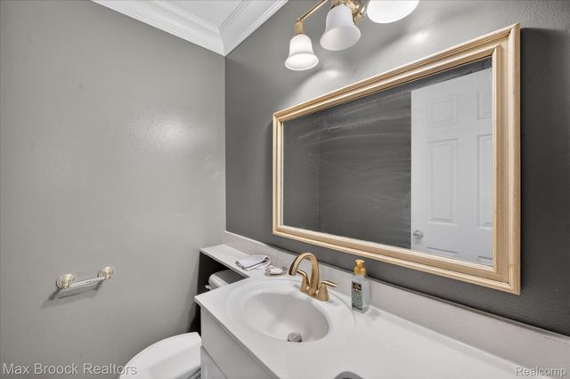 100 W Hickory Grove Road G7, Bloomfield Hills, MI 48304
