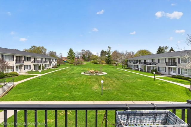 100 W Hickory Grove Road G7, Bloomfield Hills, MI 48304