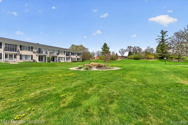 100 W Hickory Grove Road G7, Bloomfield Hills, MI 48304